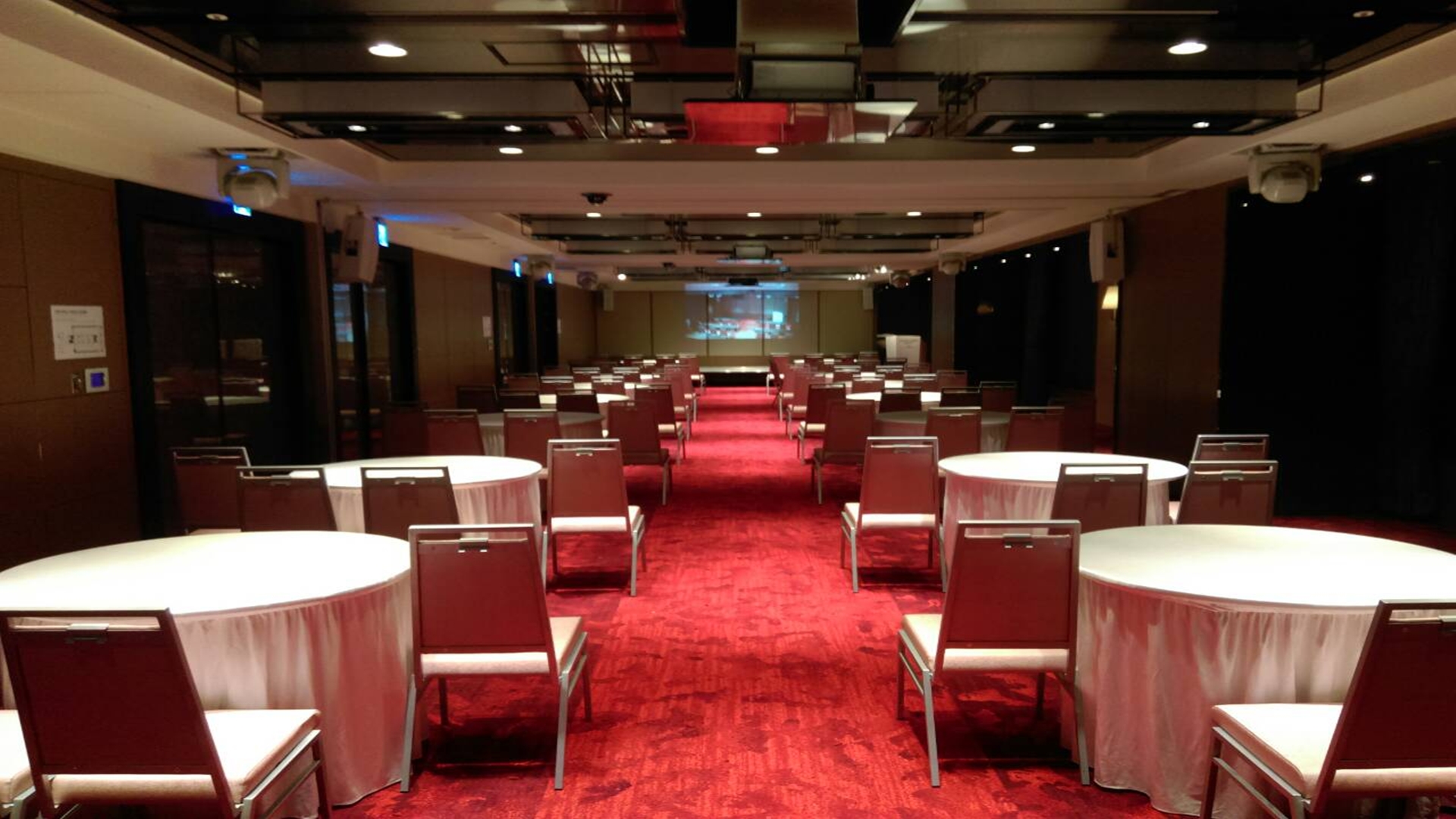 南港六福萬怡飯店