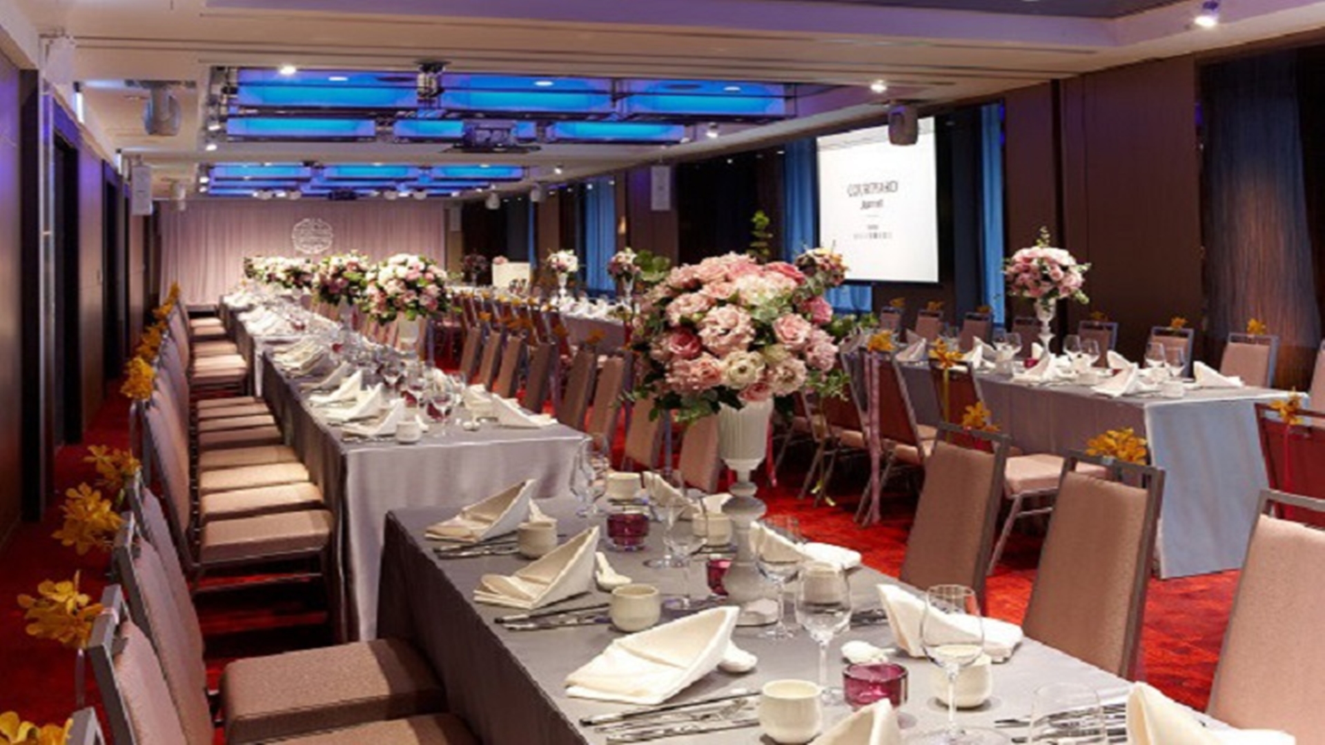 南港六福萬怡飯店