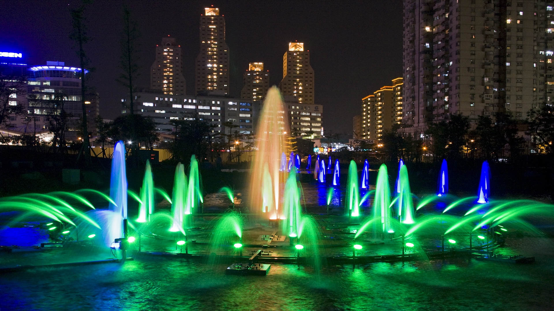 新店裕隆城公園水舞