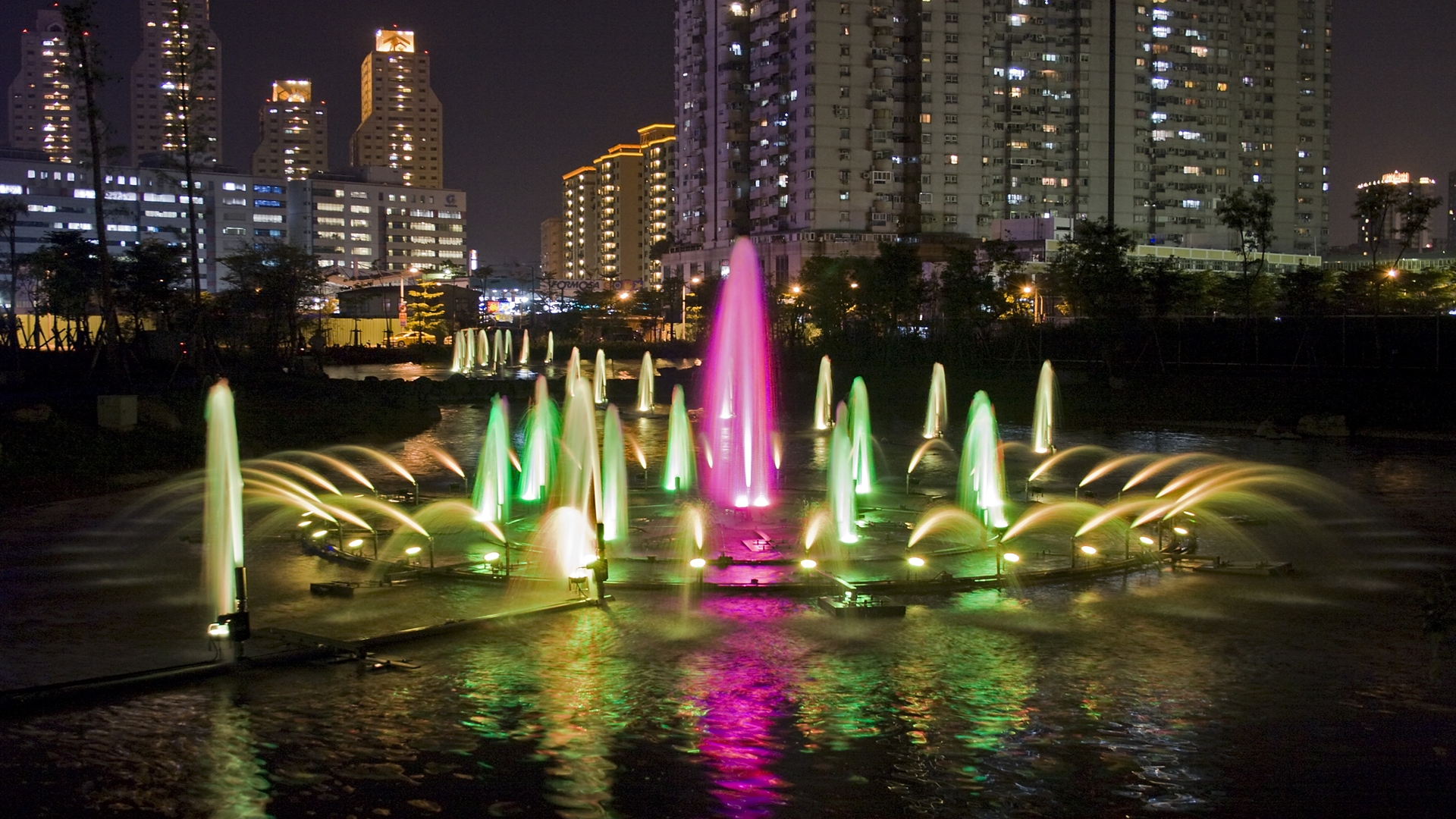 新店裕隆城公園水舞